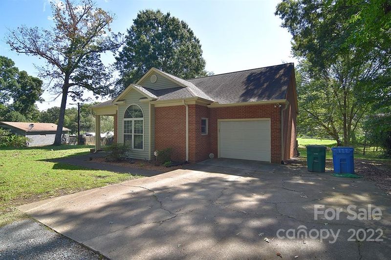 8806 Live Oak Dr, Mint Hill, NC 28227