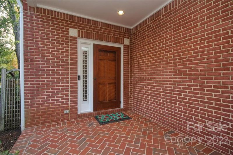 6033 Sharon Rd, Charlotte, NC 28210