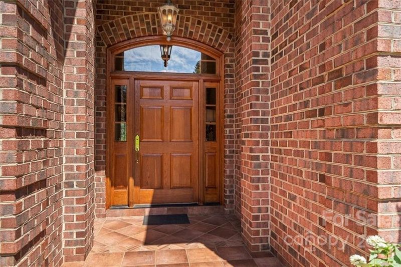 5658 37th St NE, Hickory, NC 28601