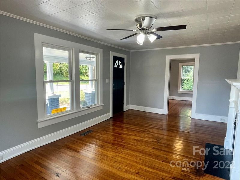 1035 S Center St, Hickory, NC 28602