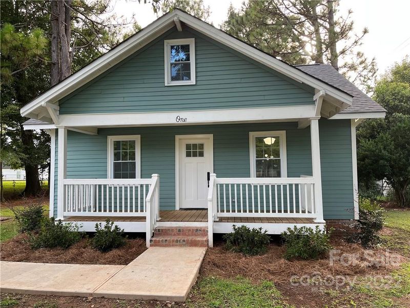 1 Stowe St, Lowell, NC 28098
