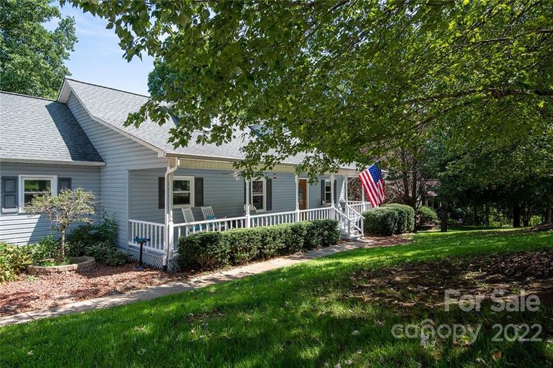 3933 - 3945 Shakespeare Dr, Hickory, NC 28601