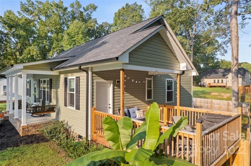 305 Tomberlin Rd, Mount Holly, NC 28120