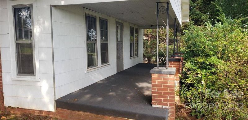 2720 Newton Dr, Statesville, NC 28677