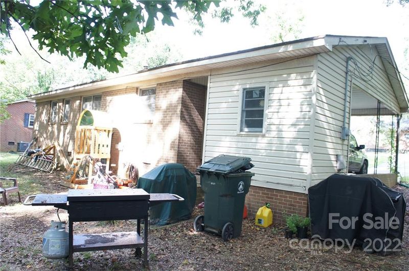 101 Oak St S, Lowell, NC 28098