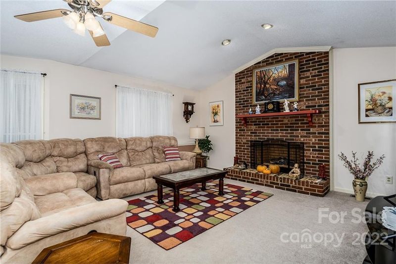 2941 9th Street Pl NE, Hickory, NC 28601