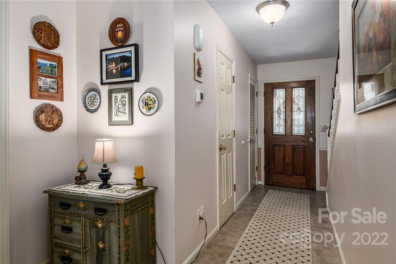 2941 9th Street Pl NE, Hickory, NC 28601