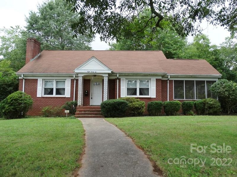 832 5th St SE, Hickory, NC 28602