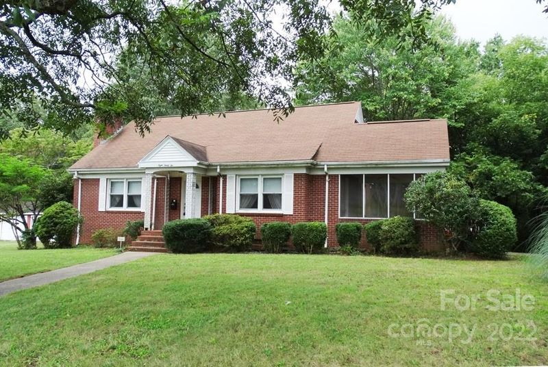 832 5th St SE, Hickory, NC 28602