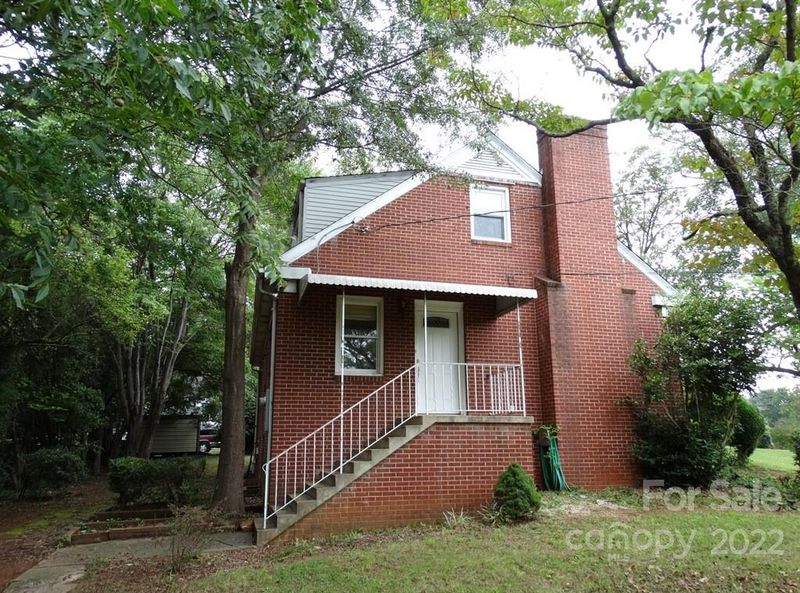 832 5th St SE, Hickory, NC 28602