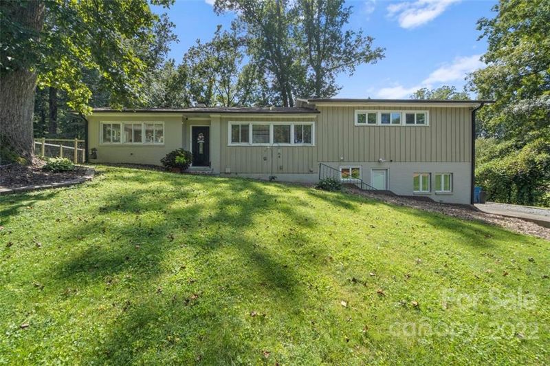 145 30th Ave, Hickory, NC 28601