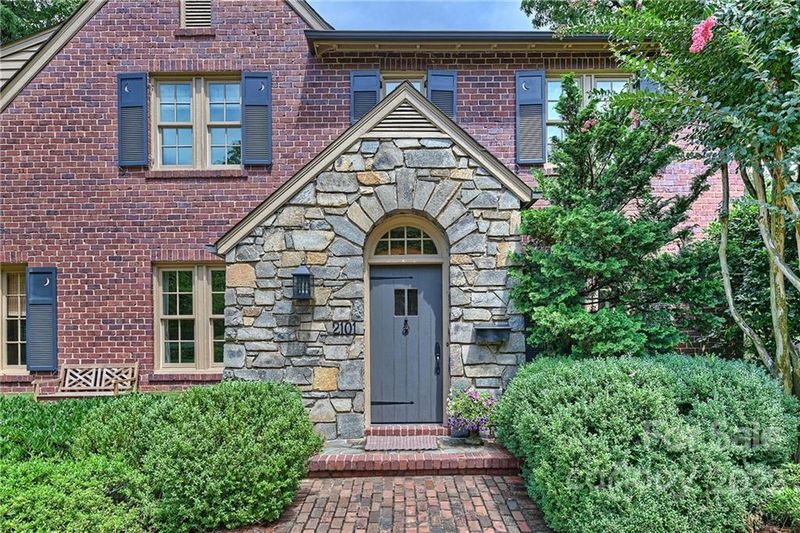 2101 Sharon Rd, Charlotte, NC 28207
