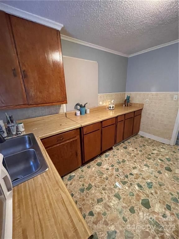 619 Maple Ave, Gastonia, NC 28054