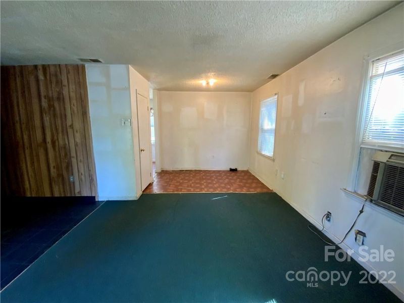 1011 Dedmon Dr, Charlotte, NC 28216