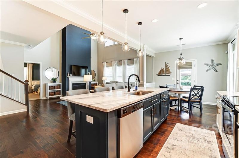 5058 Stonehill Ln, Matthews, NC 28104