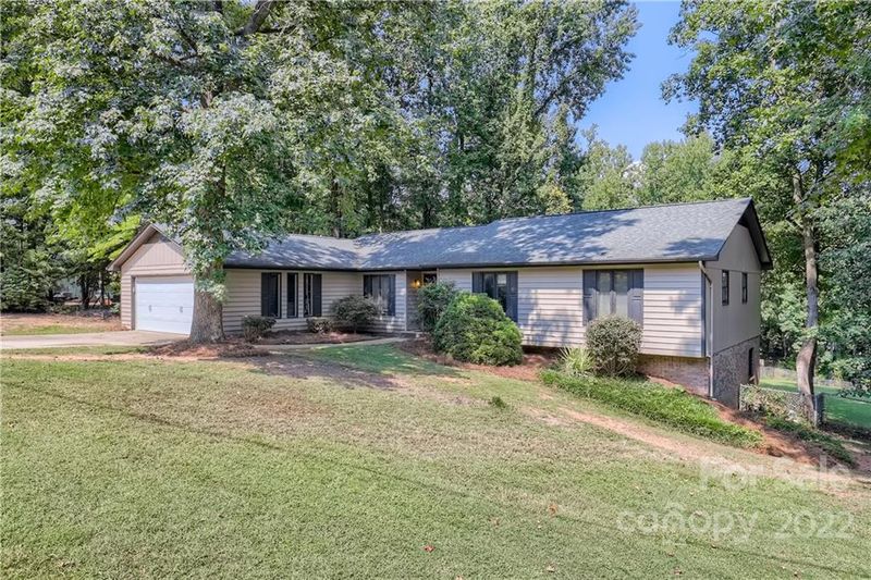 8009 Golf Course Dr N, Denver, NC 28037