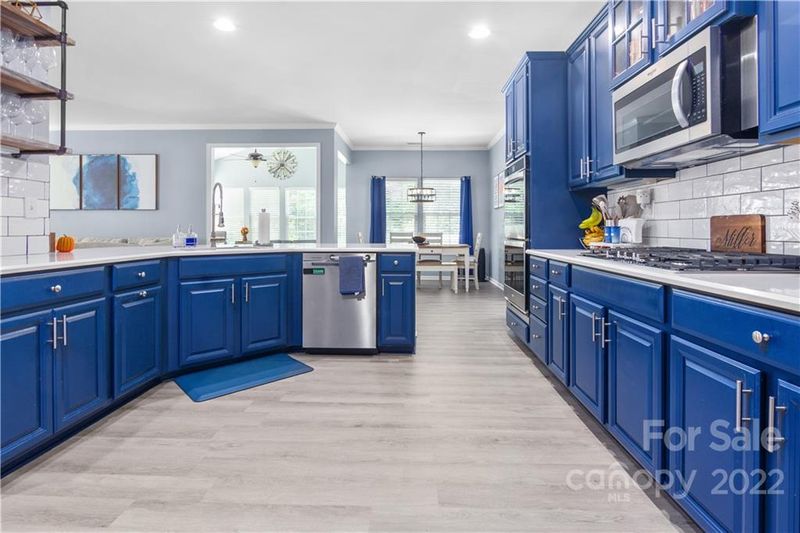 275 Squirrel Ln, Lake Wylie, SC 29710