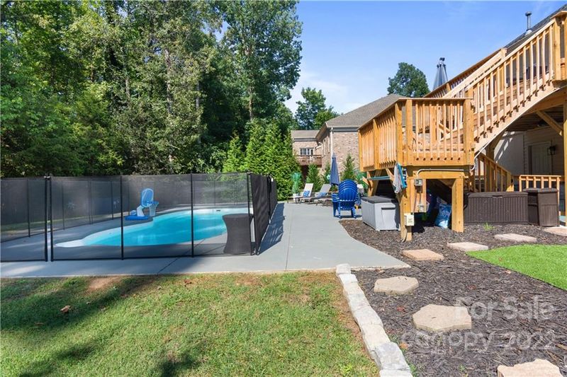 275 Squirrel Ln, Lake Wylie, SC 29710