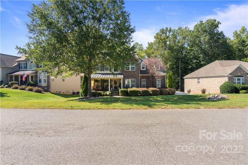 275 Squirrel Ln, Lake Wylie, SC 29710