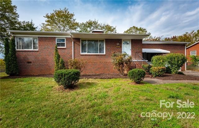 418 8th Street Dr, Hickory, NC 28602
