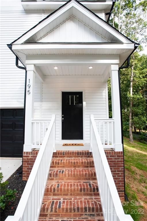 195 Montgomery Dr, Statesville, NC 28625