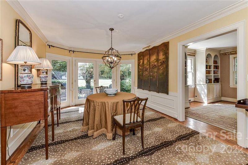 2216 Pembroke Ave, Charlotte, NC 28207