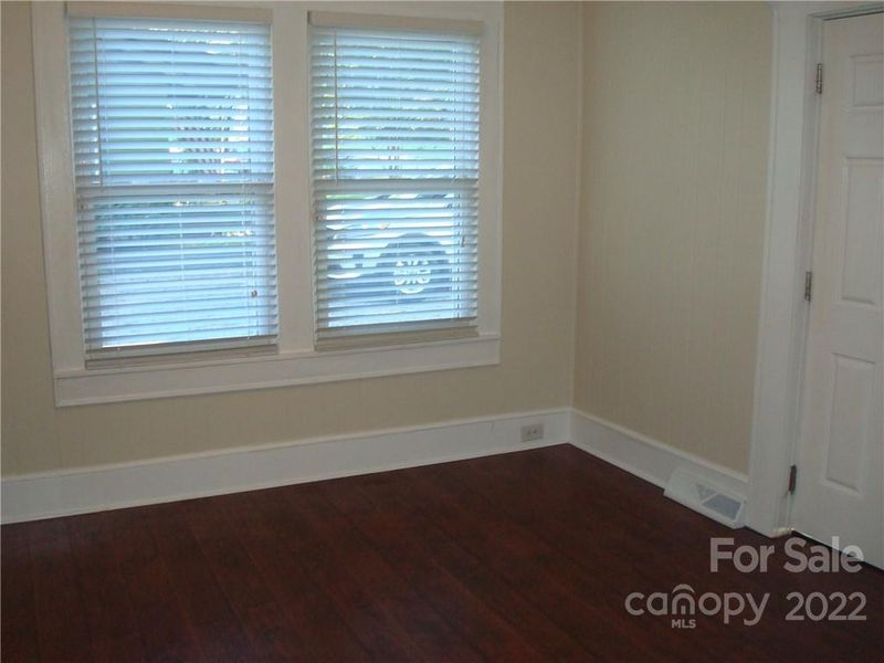 1308 N Main St, Lowell, NC 28098