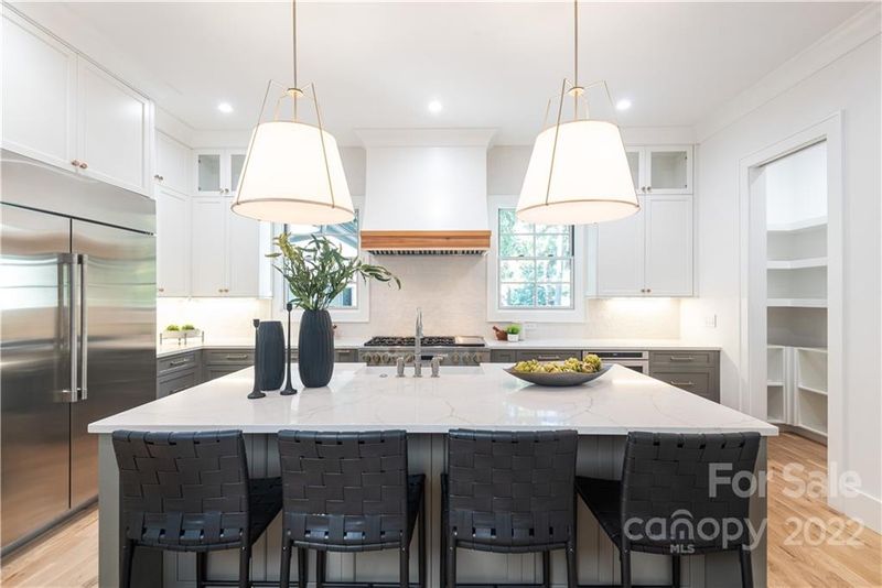 1809 Runnymede Ln, Charlotte, NC 28211
