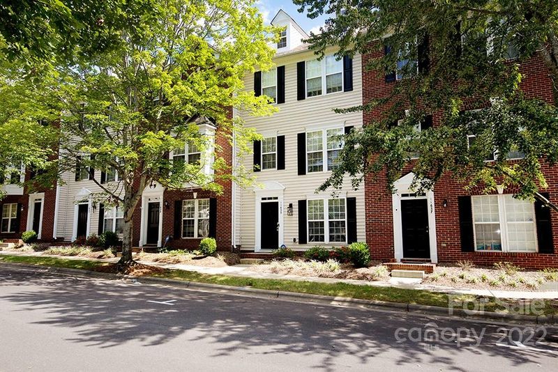 11633 Windsor Castle Ln, Charlotte, NC 28277
