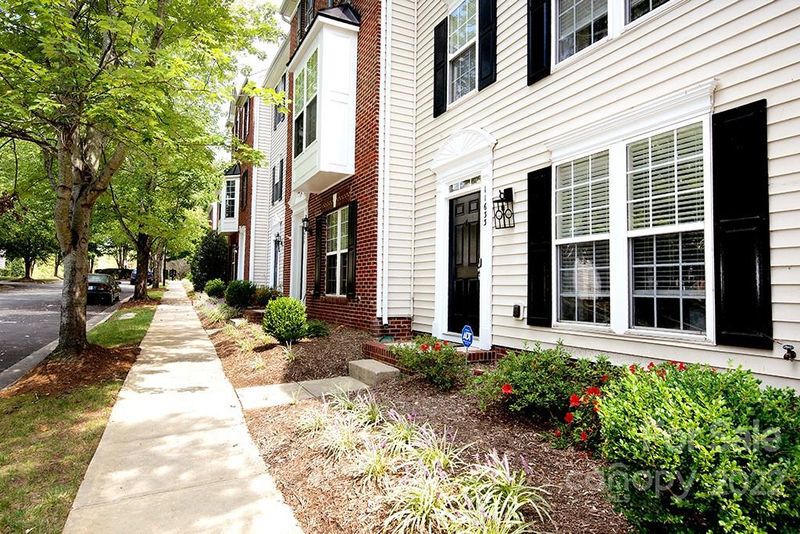 11633 Windsor Castle Ln, Charlotte, NC 28277