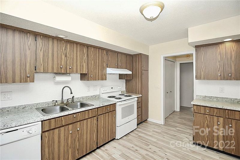 7422 Bent Oak Rd, Charlotte, NC 28226