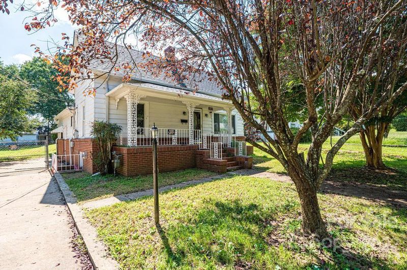 1819 2nd Ave SW, Hickory, NC 28602
