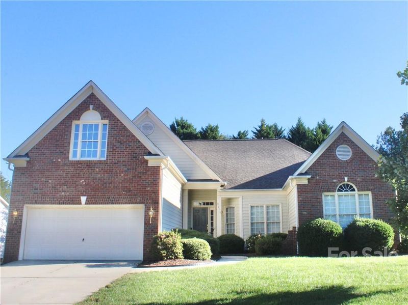 8236 Beardsley Dr, Charlotte, NC 28269
