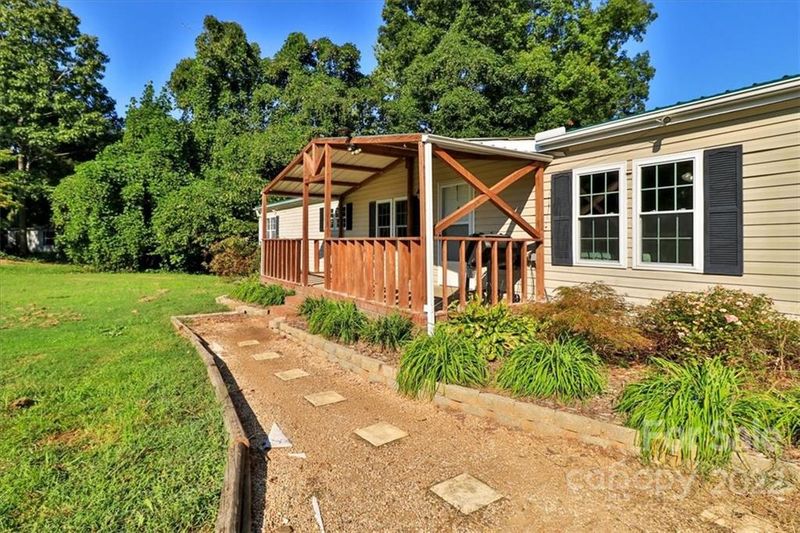 332 Cedar Brook Dr, Kannapolis, NC 28081