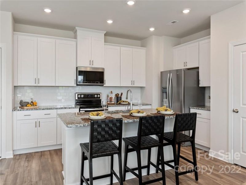 2120 Belterra Dr, Charlotte, NC 28216