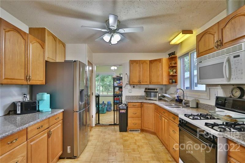 2021 Sandy Ave, Statesville, NC 28625