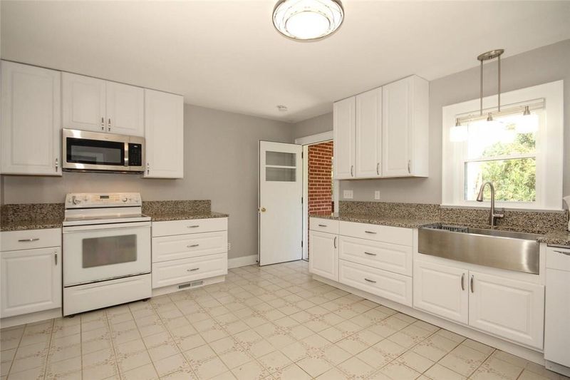 303 E 6th St, Cherryville, NC 28021