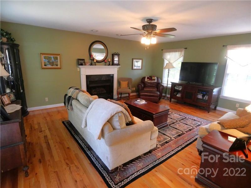 1082 Merrywood Dr, Newton, NC 28658