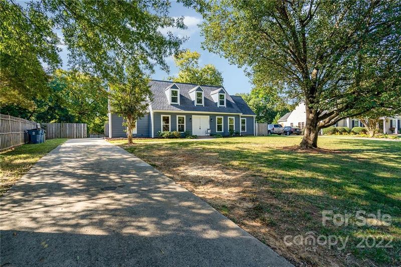 1006 Lightwood Dr, Matthews, NC 28105