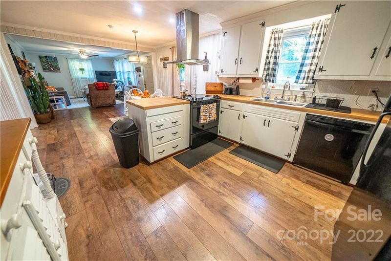 208 Heintz St, Kannapolis, NC 28081