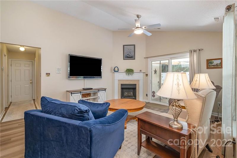 8700 Cinnabay Dr, Charlotte, NC 28216