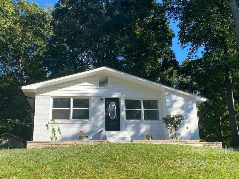 2408 Dora Dr, Charlotte, NC 28215
