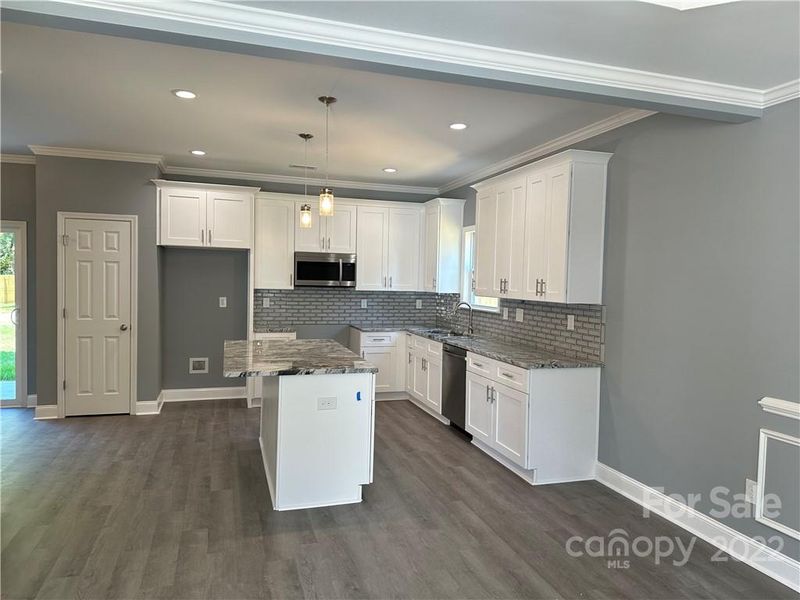 610 Austin Dr, Charlotte, NC 28213