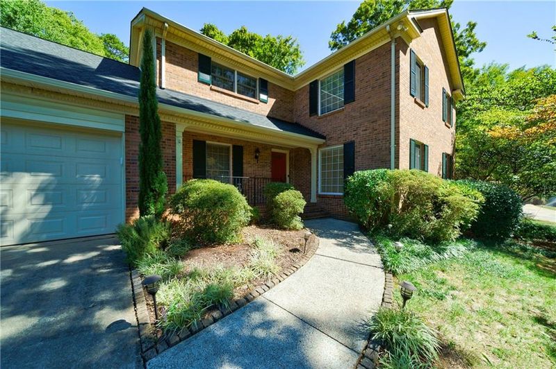 913 Kenyon Ct, Charlotte, NC 28211