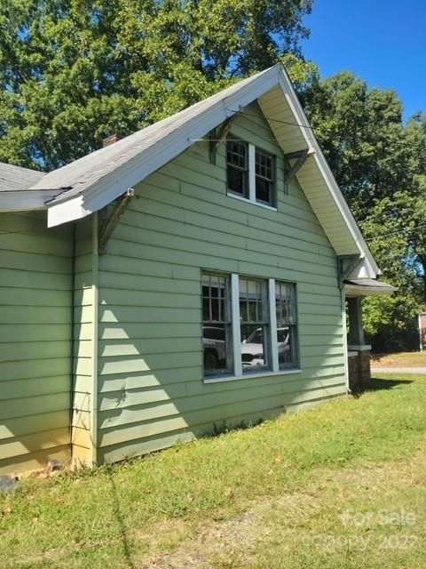 214 8th Ave SE, Hickory, NC 28602