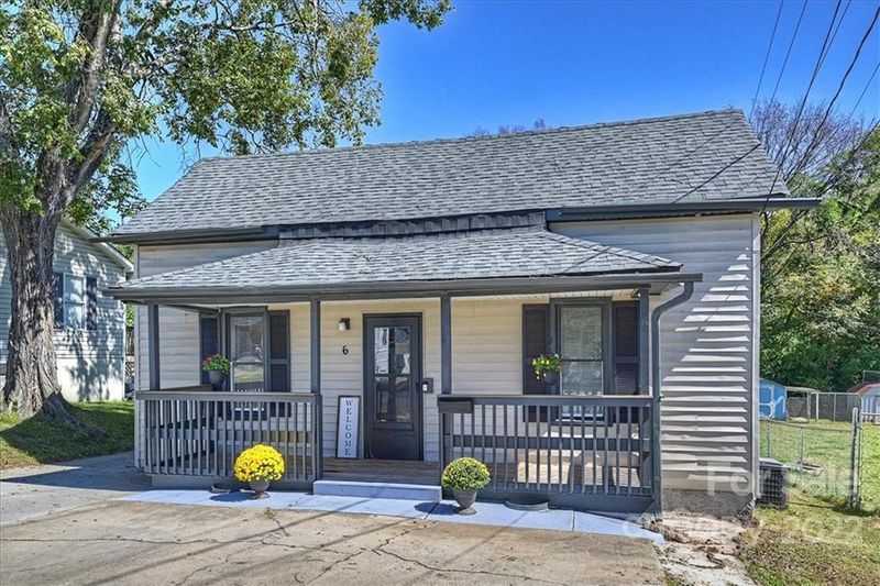 6 S 1st St, Belmont, NC 28012