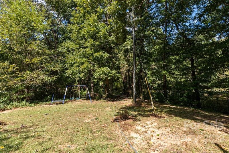 1208 Johnson Dr, Cherryville, NC 28021