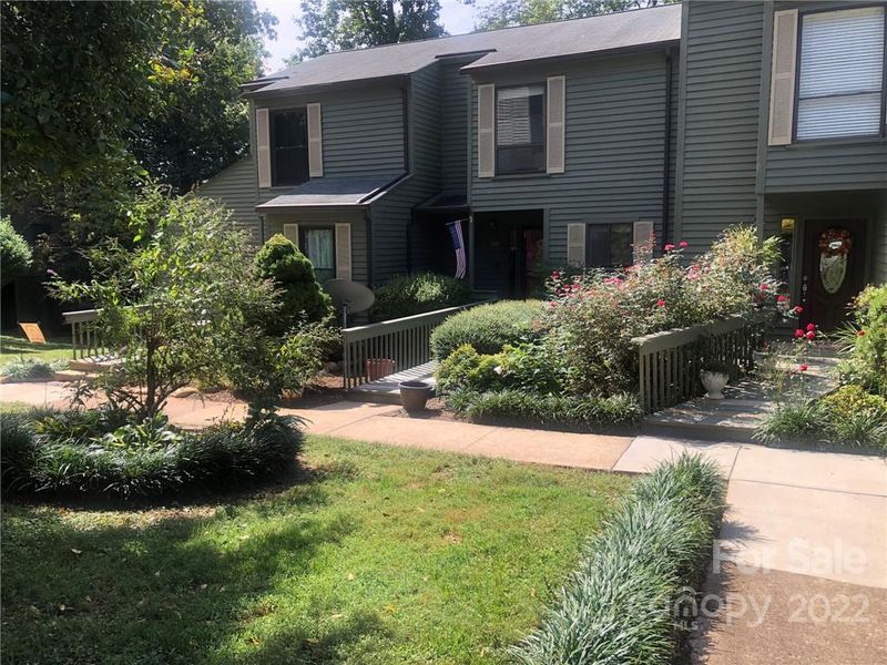 4340 N Center St #502, Hickory, NC 28601