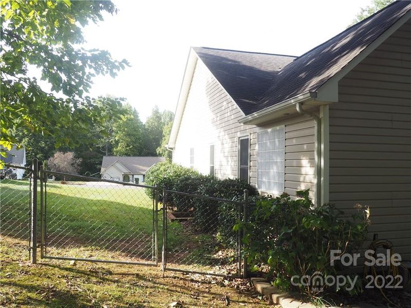 908 Manor Dr, Kings Mountain, NC 28086