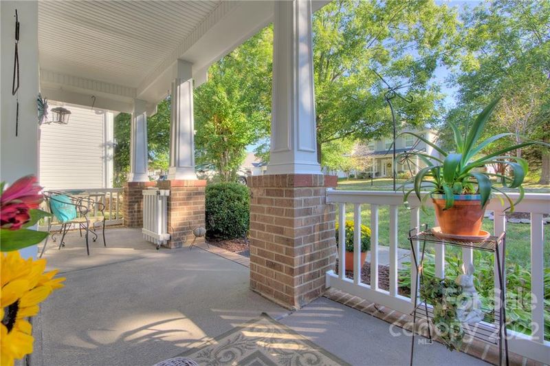 1054 Feather Oak Ln, Matthews, NC 28104